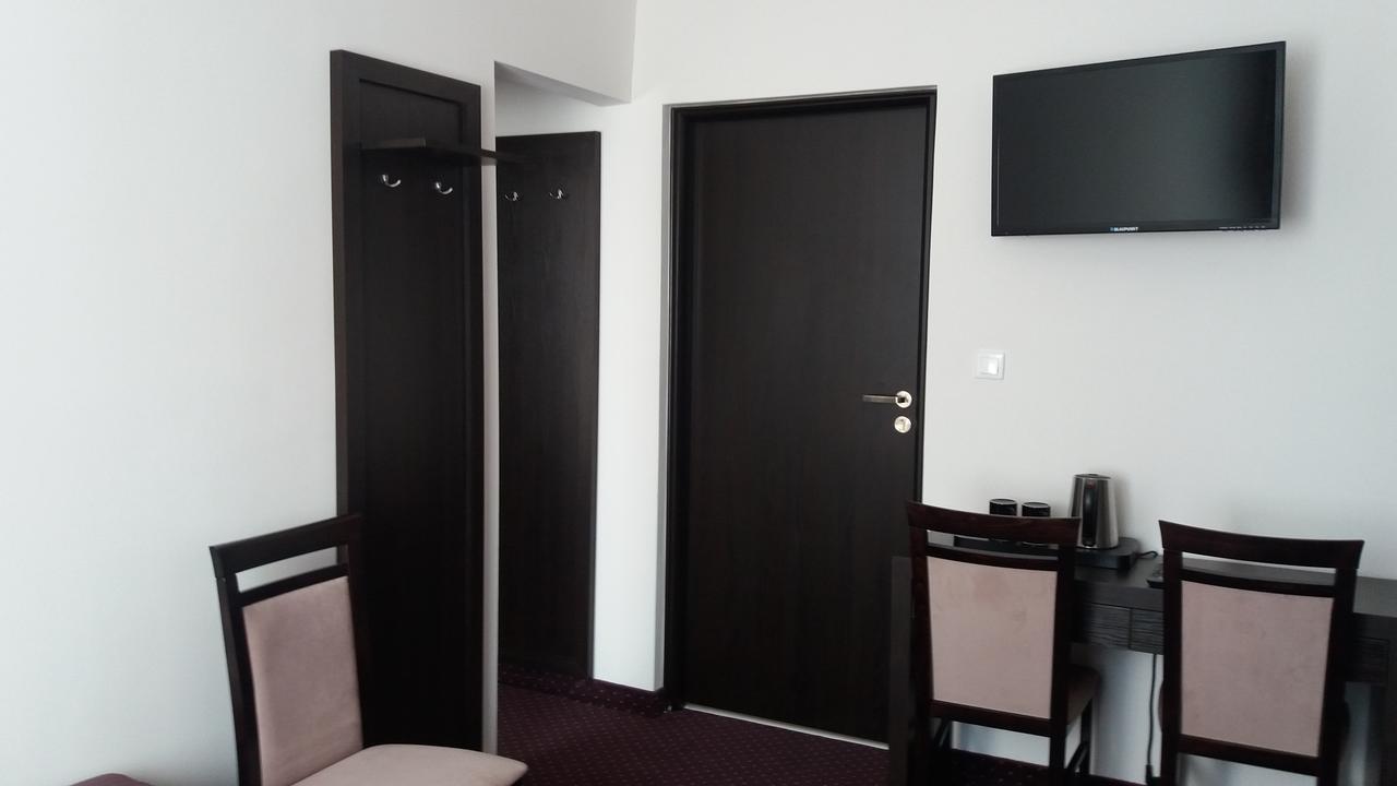Scsk Pol Lawy Hotel Pulawy Ngoại thất bức ảnh