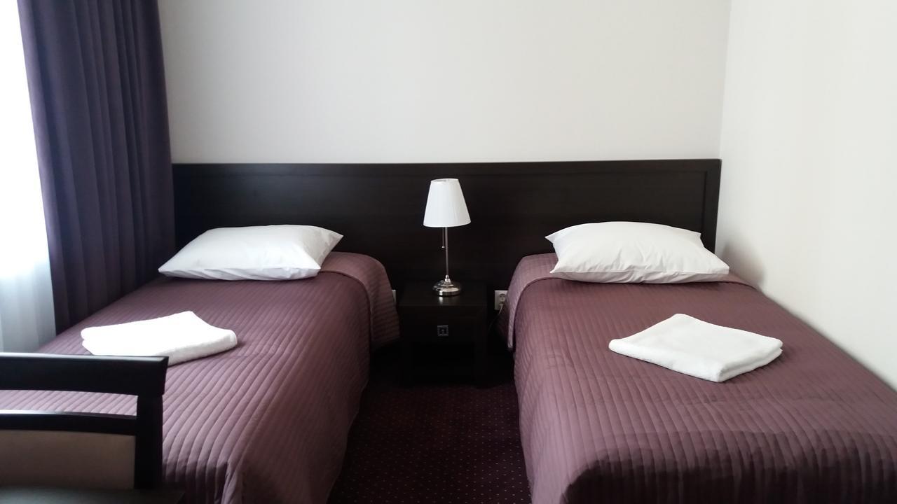 Scsk Pol Lawy Hotel Pulawy Ngoại thất bức ảnh
