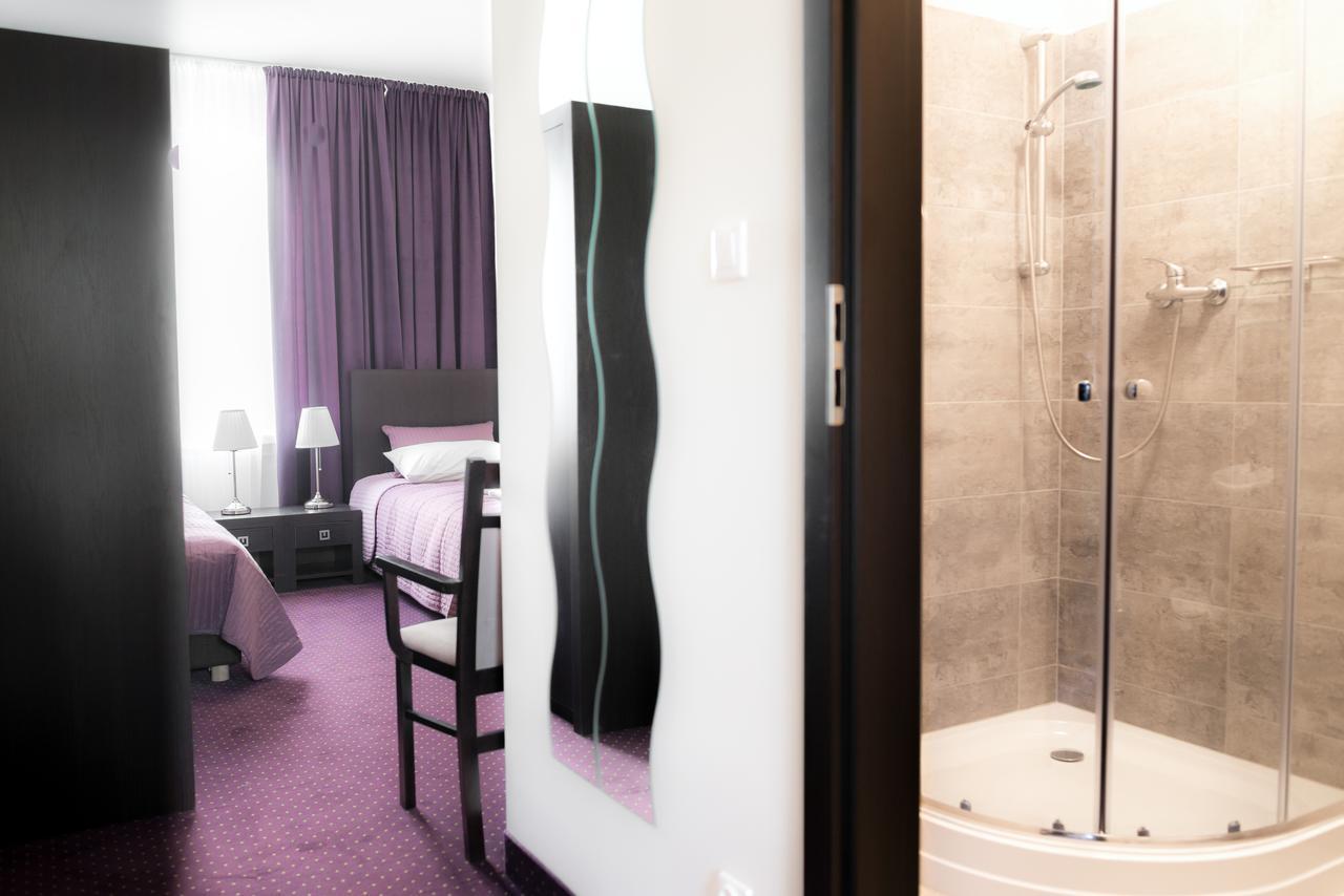 Scsk Pol Lawy Hotel Pulawy Ngoại thất bức ảnh