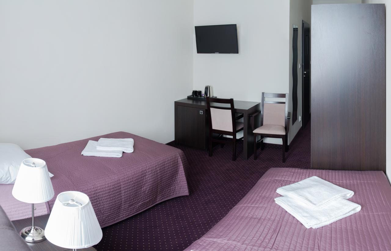 Scsk Pol Lawy Hotel Pulawy Ngoại thất bức ảnh