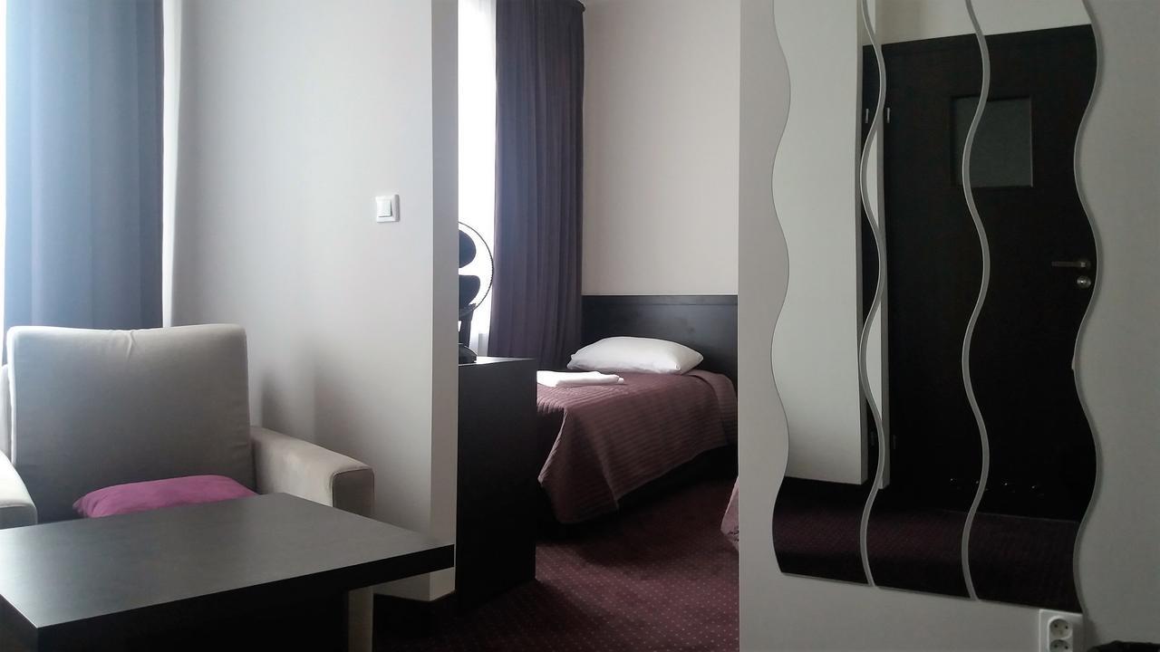 Scsk Pol Lawy Hotel Pulawy Ngoại thất bức ảnh