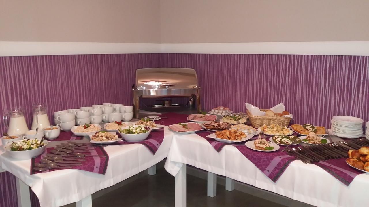 Scsk Pol Lawy Hotel Pulawy Ngoại thất bức ảnh
